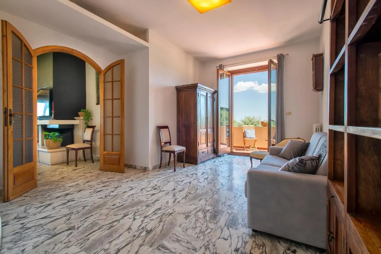 Villa Surrounded By Centuries-Old Olive Trees アルゲーロ イタリア