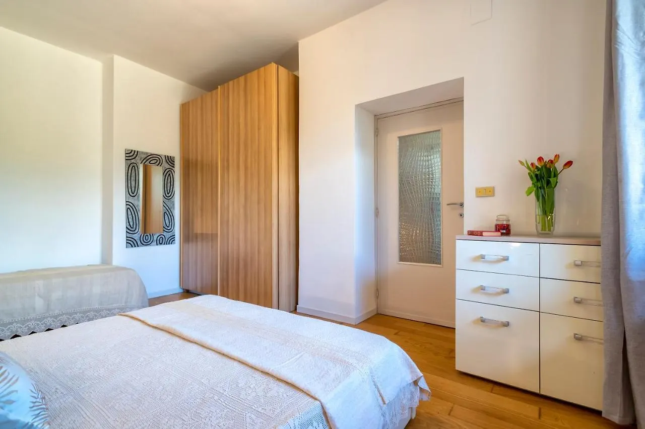 Villa Surrounded By Centuries-Old Olive Trees アルゲーロ