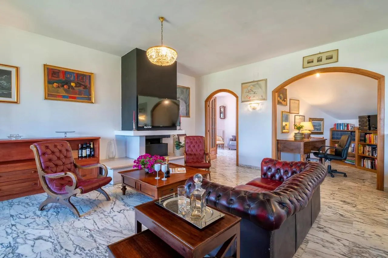 Villa Surrounded By Centuries-Old Olive Trees アルゲーロ 別荘