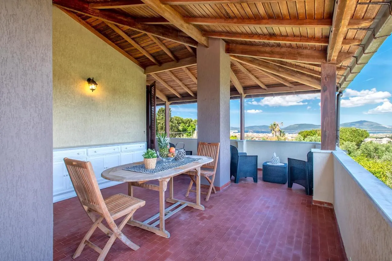Villa Surrounded By Centuries-Old Olive Trees アルゲーロ 別荘