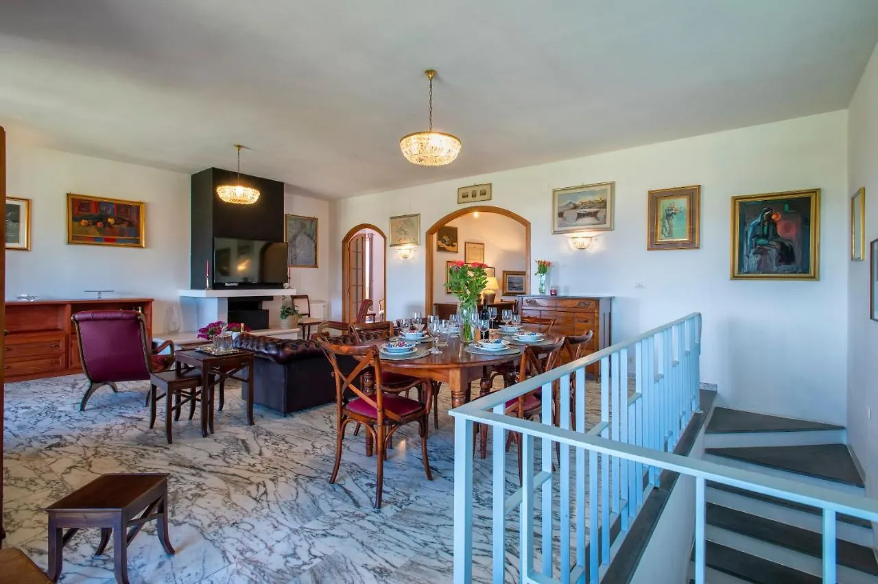 Villa Surrounded By Centuries-Old Olive Trees アルゲーロ 別荘
